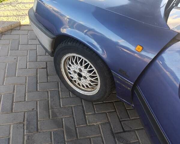 Опель Вектра 1989 в Полтаве на Automoto.ua Синий Опель Вектра, объемом двигателя 1.6 л и пробегом 150 тыс. км за 1687 $, фото 2 на Automoto.ua