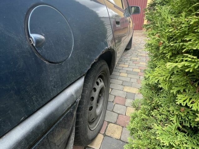 Синій Опель Вектра, об'ємом двигуна 1.8 л та пробігом 425 тис. км за 1000 $, фото 4 на Automoto.ua