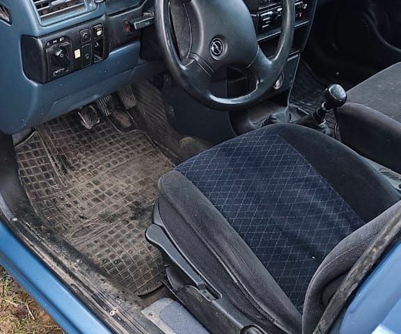 Синий Опель Вектра, объемом двигателя 2 л и пробегом 20 тыс. км за 1100 $, фото 4 на Automoto.ua