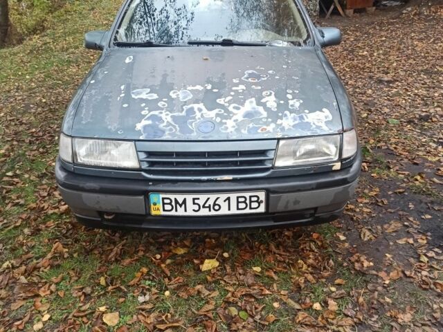 Синий Опель Вектра, объемом двигателя 1.6 л и пробегом 358 тыс. км за 800 $, фото 5 на Automoto.ua