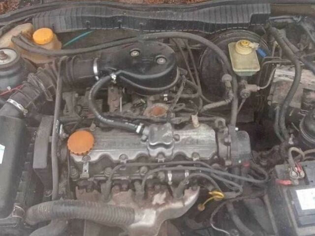 Синий Опель Вектра, объемом двигателя 1.8 л и пробегом 300 тыс. км за 1010 $, фото 9 на Automoto.ua