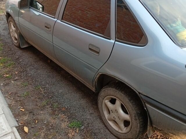 Опель Вектра 1989 в Кременчуге на Automoto.ua Синий Опель Вектра, объемом двигателя 2 л и пробегом 210 тыс. км за 1549 $, фото 5 на Automoto.ua