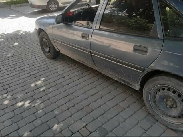 Синий Опель Вектра, объемом двигателя 1.8 л и пробегом 300 тыс. км за 1010 $, фото 2 на Automoto.ua