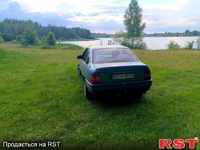 Синий Опель Вектра, объемом двигателя 1.6 л и пробегом 354 тыс. км за 1200 $, фото 3 на Automoto.ua