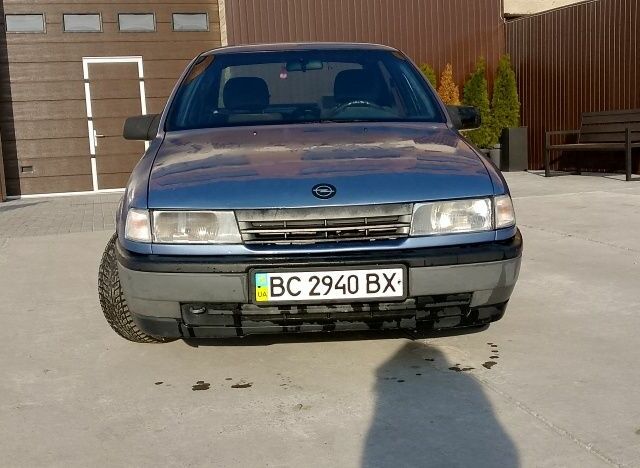 Синий Опель Вектра, объемом двигателя 2 л и пробегом 445 тыс. км за 800 $, фото 4 на Automoto.ua
