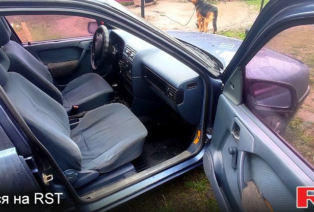 Синій Опель Вектра, об'ємом двигуна 1.8 л та пробігом 198 тис. км за 1299 $, фото 4 на Automoto.ua