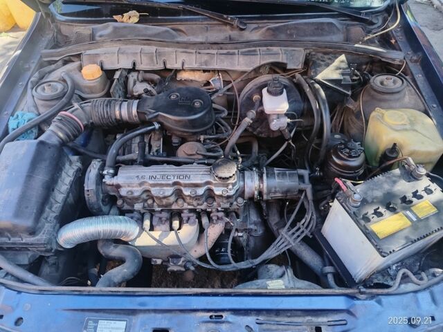 Синий Опель Вектра, объемом двигателя 1.6 л и пробегом 350 тыс. км за 2000 $, фото 2 на Automoto.ua