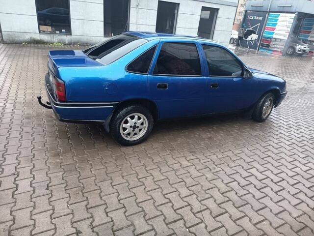 Синий Опель Вектра, объемом двигателя 2 л и пробегом 35 тыс. км за 1600 $, фото 2 на Automoto.ua