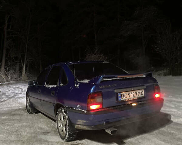 Синий Опель Вектра, объемом двигателя 2 л и пробегом 407 тыс. км за 1350 $, фото 4 на Automoto.ua