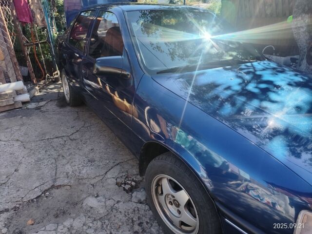 Синий Опель Вектра, объемом двигателя 1.6 л и пробегом 350 тыс. км за 2000 $, фото 3 на Automoto.ua