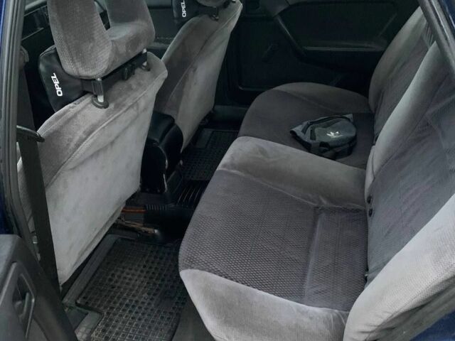 Синий Опель Вектра, объемом двигателя 1.8 л и пробегом 3 тыс. км за 1300 $, фото 10 на Automoto.ua