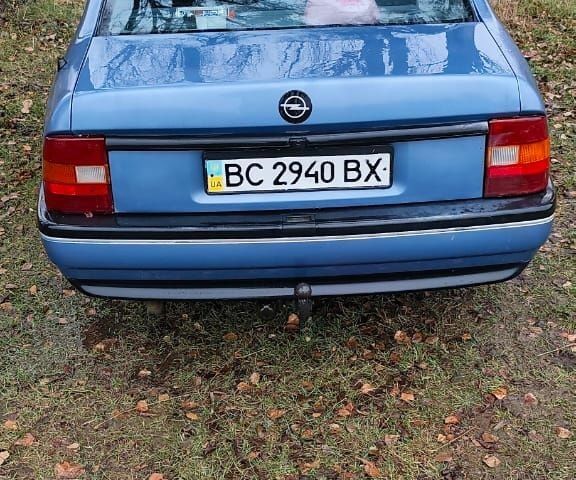 Синий Опель Вектра, объемом двигателя 2 л и пробегом 20 тыс. км за 1100 $, фото 1 на Automoto.ua