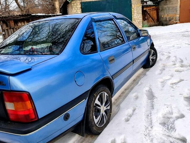 Синій Опель Вектра, об'ємом двигуна 1.6 л та пробігом 150 тис. км за 1040 $, фото 5 на Automoto.ua