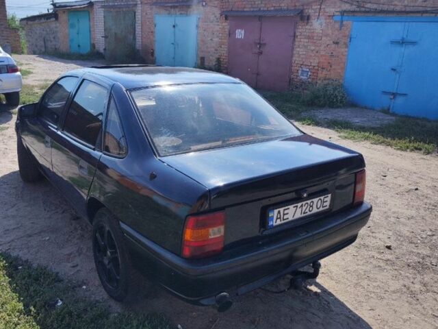 Опель Вектра 1989 в Александрие на Automoto.ua Синий Опель Вектра, объемом двигателя 2 л и пробегом 350 тыс. км за 1400 $, фото 4 на Automoto.ua