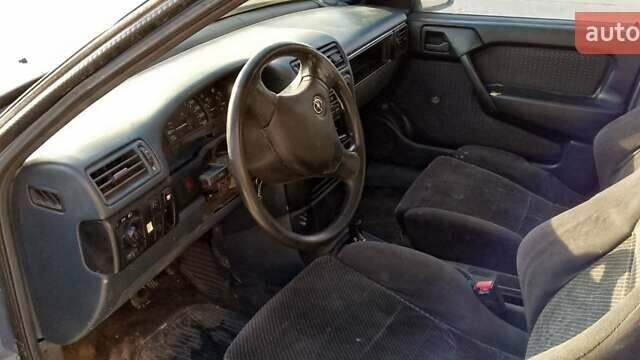 Синій Опель Вектра, об'ємом двигуна 2 л та пробігом 440 тис. км за 900 $, фото 2 на Automoto.ua