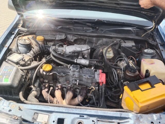 Синій Опель Вектра, об'ємом двигуна 2 л та пробігом 250 тис. км за 1050 $, фото 7 на Automoto.ua