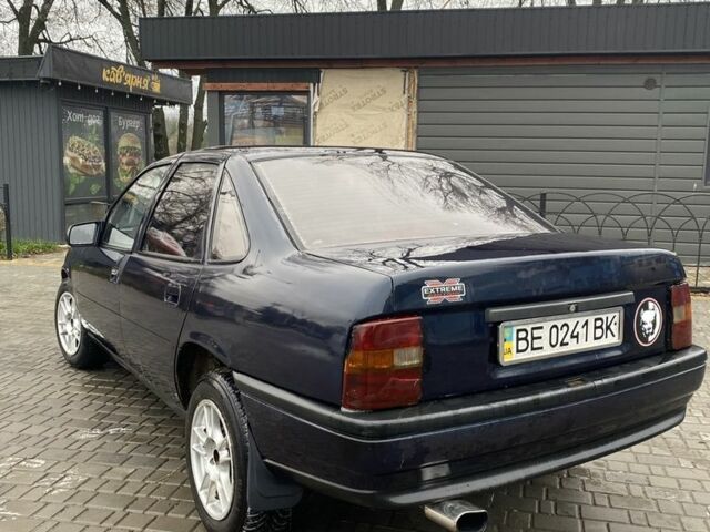 Синий Опель Вектра, объемом двигателя 1.6 л и пробегом 220 тыс. км за 900 $, фото 4 на Automoto.ua