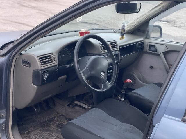 Синій Опель Вектра, об'ємом двигуна 1.6 л та пробігом 744 тис. км за 699 $, фото 5 на Automoto.ua