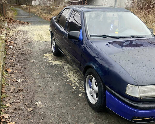 Синий Опель Вектра, объемом двигателя 1.6 л и пробегом 400 тыс. км за 1000 $, фото 1 на Automoto.ua