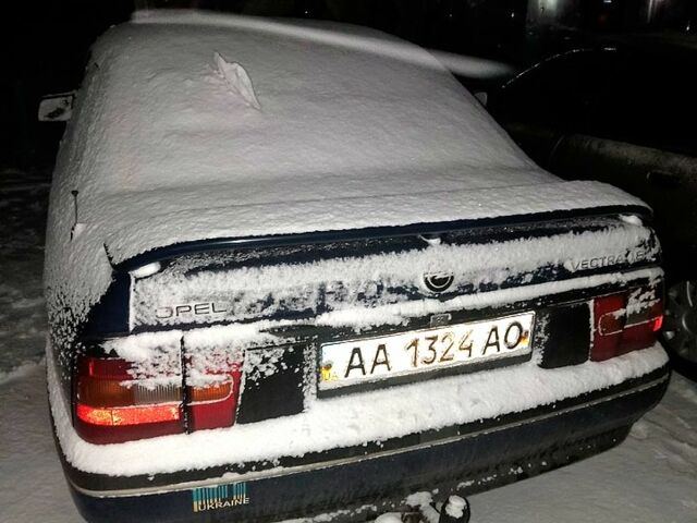 Синий Опель Вектра, объемом двигателя 2 л и пробегом 300 тыс. км за 400 $, фото 1 на Automoto.ua