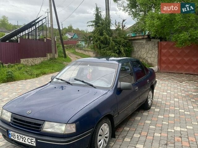 Синий Опель Вектра, объемом двигателя 1.8 л и пробегом 270 тыс. км за 1399 $, фото 1 на Automoto.ua