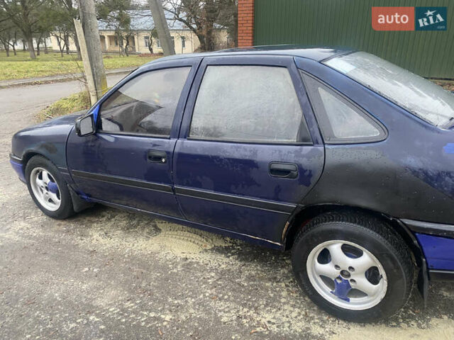 Синий Опель Вектра, объемом двигателя 1.6 л и пробегом 400 тыс. км за 1000 $, фото 5 на Automoto.ua