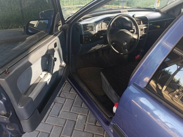 Синий Опель Вектра, объемом двигателя 1.6 л и пробегом 140 тыс. км за 1280 $, фото 7 на Automoto.ua