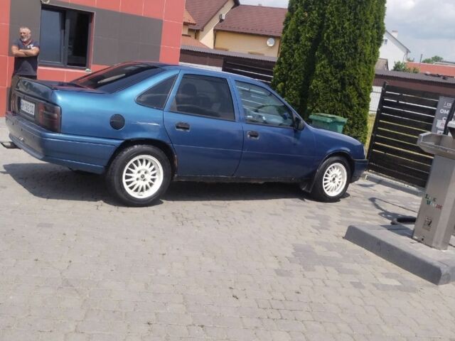 Синій Опель Вектра, об'ємом двигуна 2 л та пробігом 250 тис. км за 1050 $, фото 4 на Automoto.ua