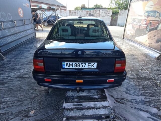 Синій Опель Вектра, об'ємом двигуна 1.8 л та пробігом 260 тис. км за 1000 $, фото 4 на Automoto.ua