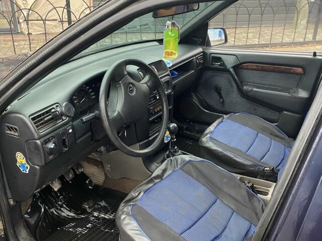 Синий Опель Вектра, объемом двигателя 1.6 л и пробегом 220 тыс. км за 900 $, фото 5 на Automoto.ua