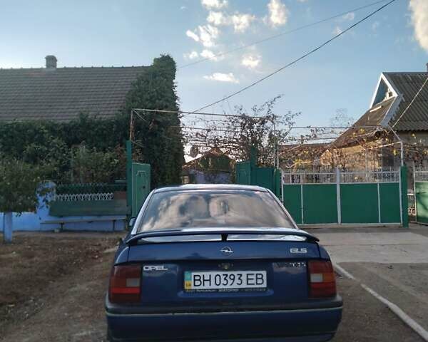 Синий Опель Вектра, объемом двигателя 1.6 л и пробегом 150 тыс. км за 1650 $, фото 6 на Automoto.ua