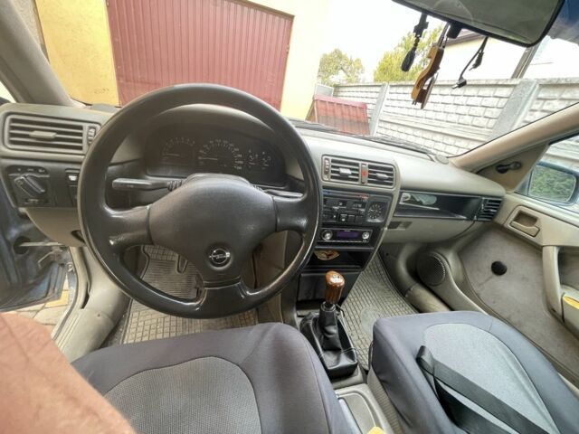 Синій Опель Вектра, об'ємом двигуна 1.8 л та пробігом 425 тис. км за 1000 $, фото 7 на Automoto.ua