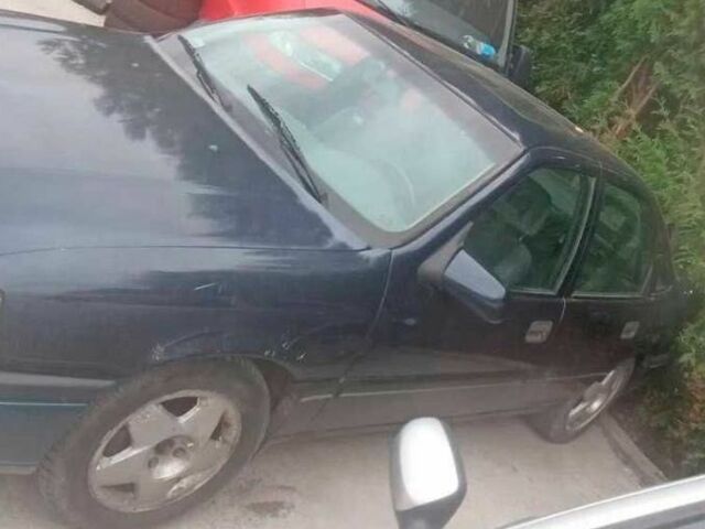 Синий Опель Вектра, объемом двигателя 1.8 л и пробегом 300 тыс. км за 1010 $, фото 5 на Automoto.ua