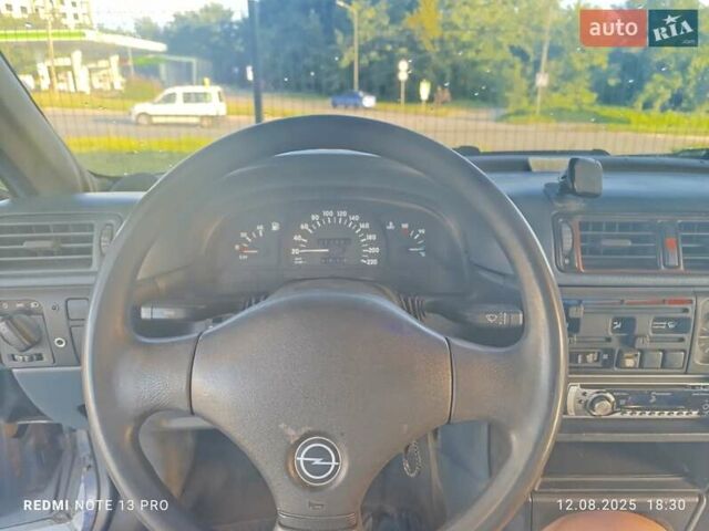 Опель Вектра 1989 в Полтаве на Automoto.ua Синий Опель Вектра, объемом двигателя 1.6 л и пробегом 150 тыс. км за 1687 $, фото 4 на Automoto.ua