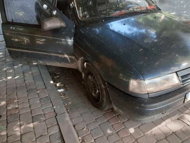 Синий Опель Вектра, объемом двигателя 1.8 л и пробегом 300 тыс. км за 1010 $, фото 1 на Automoto.ua