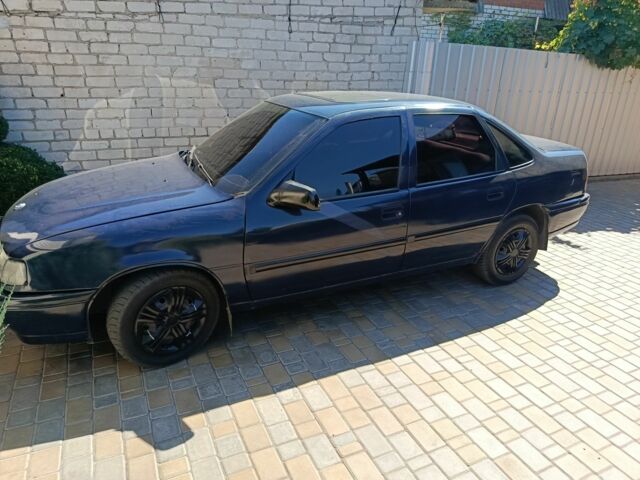 Синий Опель Вектра, объемом двигателя 1.6 л и пробегом 300 тыс. км за 1900 $, фото 1 на Automoto.ua