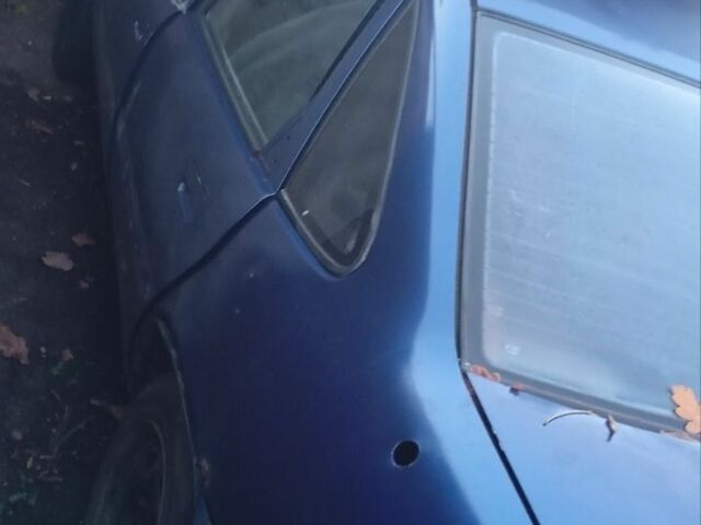 Синий Опель Вектра, объемом двигателя 1 л и пробегом 300 тыс. км за 357 $, фото 1 на Automoto.ua