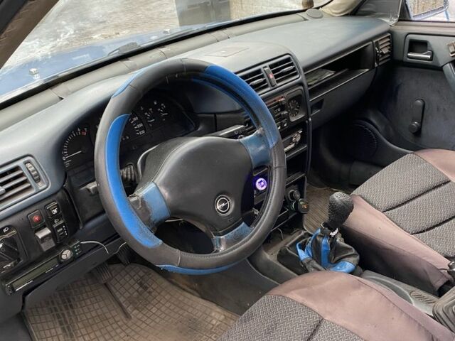 Синий Опель Вектра, объемом двигателя 2 л и пробегом 100 тыс. км за 1024 $, фото 8 на Automoto.ua