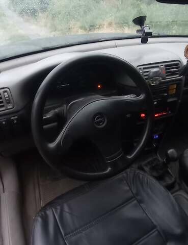 Синий Опель Вектра, объемом двигателя 1.77 л и пробегом 470 тыс. км за 2000 $, фото 2 на Automoto.ua