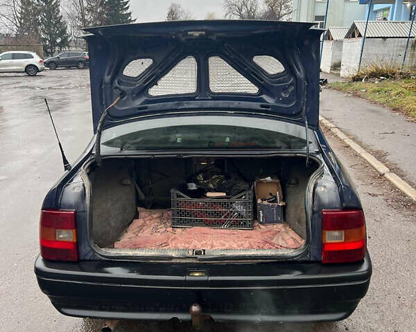 Синий Опель Вектра, объемом двигателя 1.6 л и пробегом 338 тыс. км за 1050 $, фото 4 на Automoto.ua
