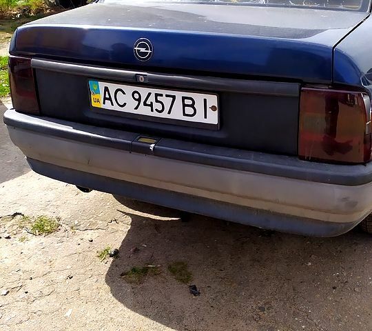 Синій Опель Вектра, об'ємом двигуна 1.6 л та пробігом 300 тис. км за 900 $, фото 2 на Automoto.ua
