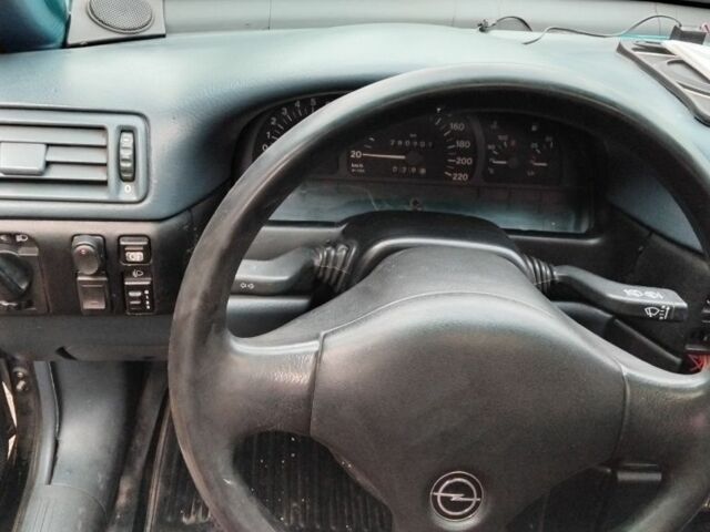 Синій Опель Вектра, об'ємом двигуна 2 л та пробігом 260 тис. км за 1400 $, фото 5 на Automoto.ua