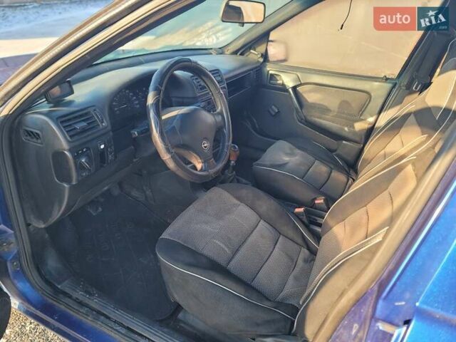 Синий Опель Вектра, объемом двигателя 1.6 л и пробегом 220 тыс. км за 1600 $, фото 12 на Automoto.ua