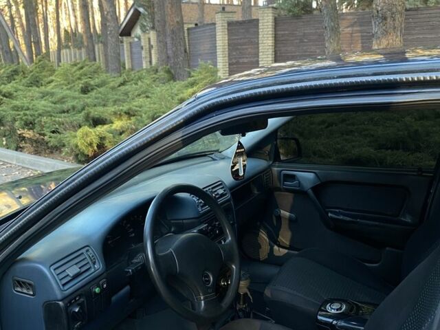 Синій Опель Вектра, об'ємом двигуна 1.6 л та пробігом 250 тис. км за 1700 $, фото 4 на Automoto.ua