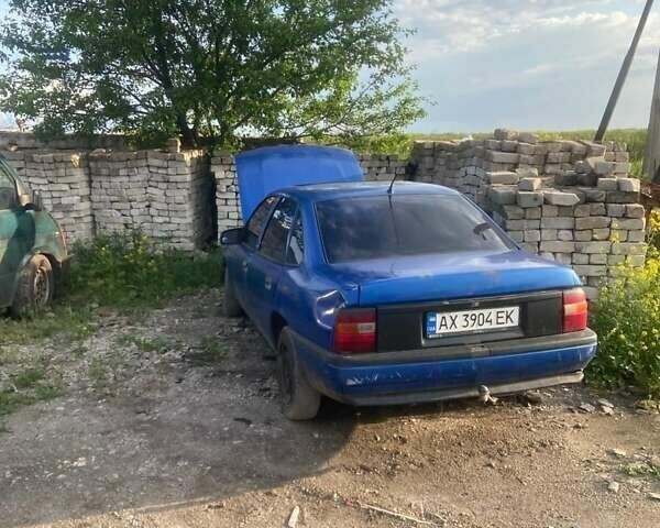 Опель Вектра 1990 в Павлограде на Automoto.ua Синий Опель Вектра, объемом двигателя 2 л и пробегом 60 тыс. км за 839 $, фото 4 на Automoto.ua