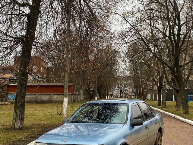 Синий Опель Вектра, объемом двигателя 1.6 л и пробегом 100 тыс. км за 2400 $, фото 4 на Automoto.ua