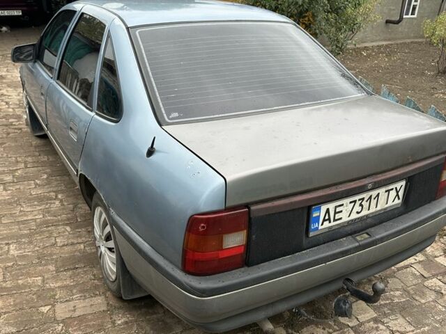 Синий Опель Вектра, объемом двигателя 1.6 л и пробегом 282 тыс. км за 1321 $, фото 6 на Automoto.ua