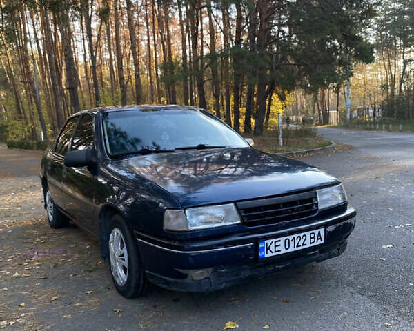 Синий Опель Вектра, объемом двигателя 1.6 л и пробегом 250 тыс. км за 1700 $, фото 3 на Automoto.ua