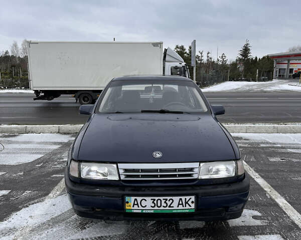 Синий Опель Вектра, объемом двигателя 1.6 л и пробегом 400 тыс. км за 1300 $, фото 3 на Automoto.ua