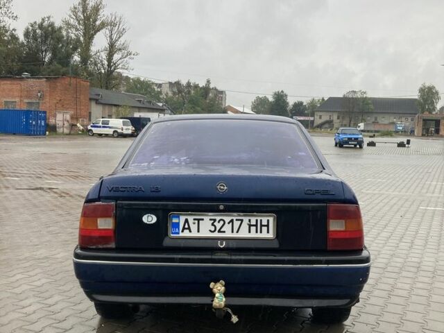 Синий Опель Вектра, объемом двигателя 1.8 л и пробегом 350 тыс. км за 1100 $, фото 4 на Automoto.ua